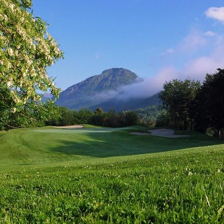 The Golf Club Guest House Менаджо Екстериор снимка